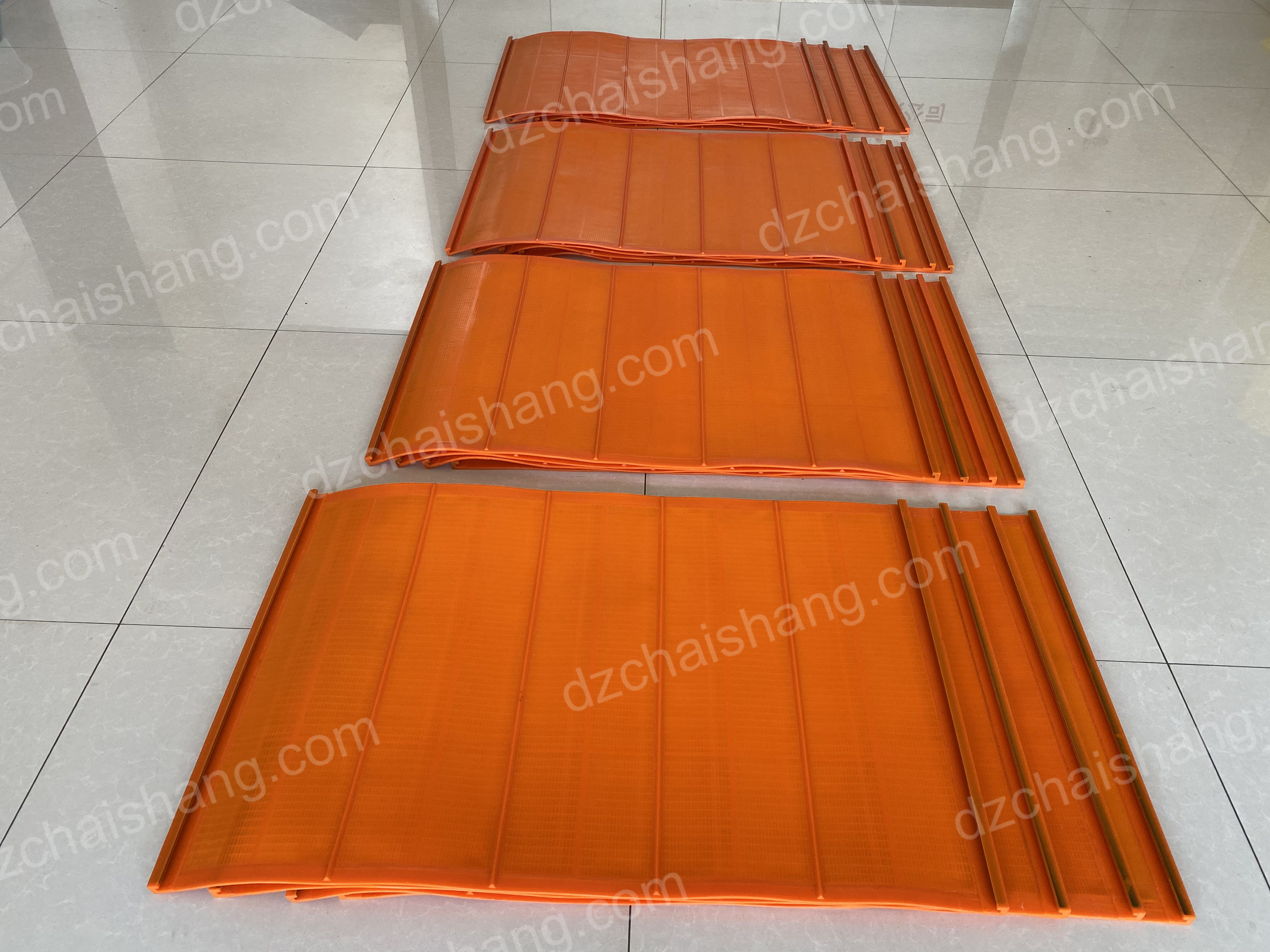 Why do everyone now use polyurethane screen plates in dewatering screens?-CHAISHANG | Polyurethane Screen,Rubber Screen PanelsHigh frequency screen mesh,Belt Cleaner,Flotation Cell