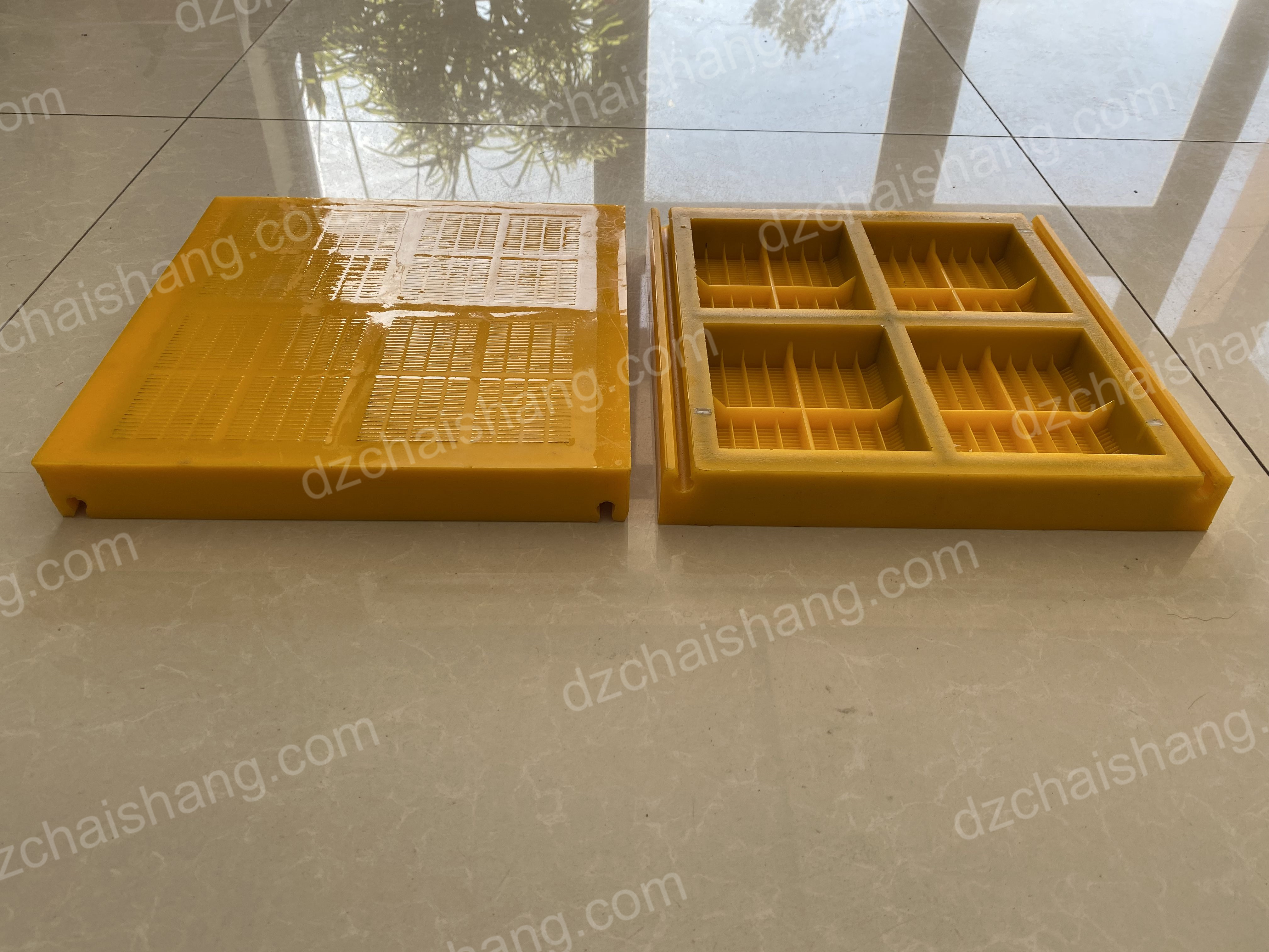When screening materials, which screen mesh is better, polyurethane or manganese steel?-CHAISHANG | Polyurethane Screen,Rubber Screen PanelsHigh frequency screen mesh,Belt Cleaner,Flotation Cell
